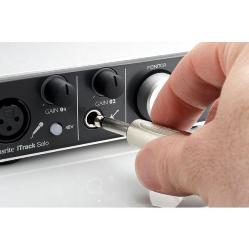 Focusrite iTrack Solo USB Audio Interface at a Best Price on Music Stores